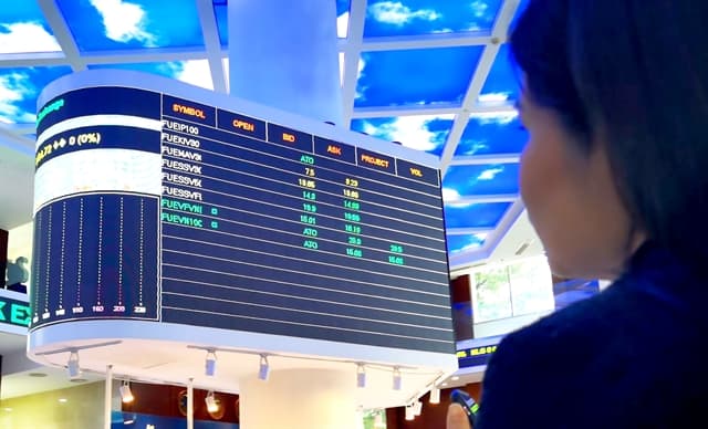 Market awaits Q1's business results