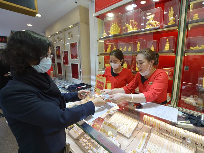 Will gold’s bearish reversal continue?