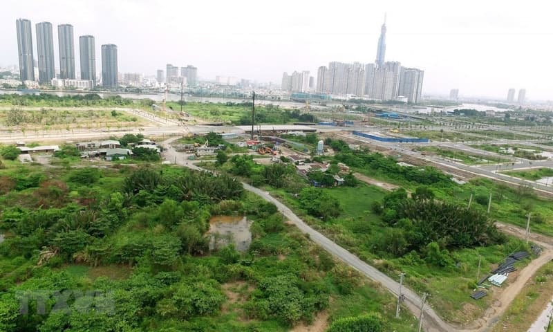 How should taxes be declared and paid for multiple parcels of land exceeding the land limit?