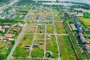 Can the Land Development Center provide land valuation consulting?