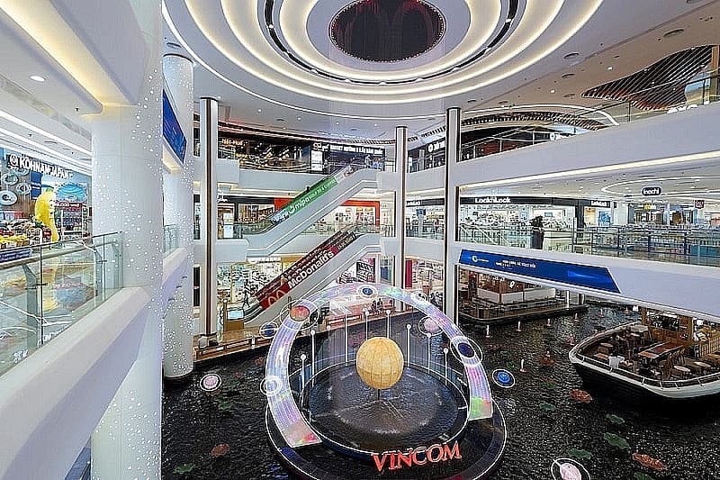 Vingroup divests from Vincom Retail