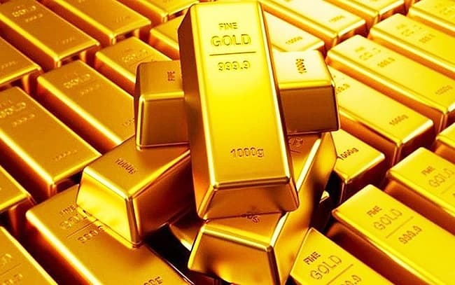 Gold hits fresh record above $2,300