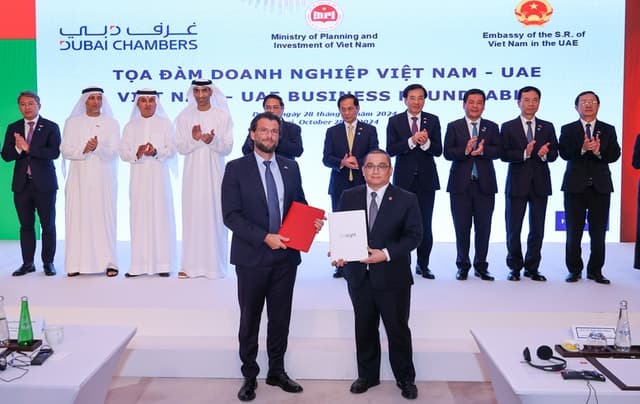 Viet Nam, UAE sign cooperation deals