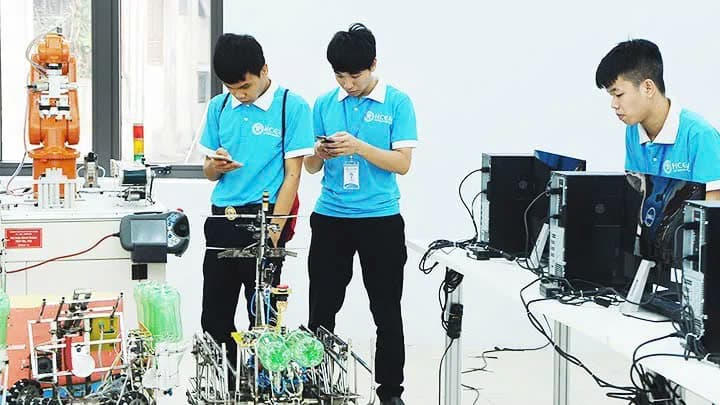 Hanoi develops quality manpower