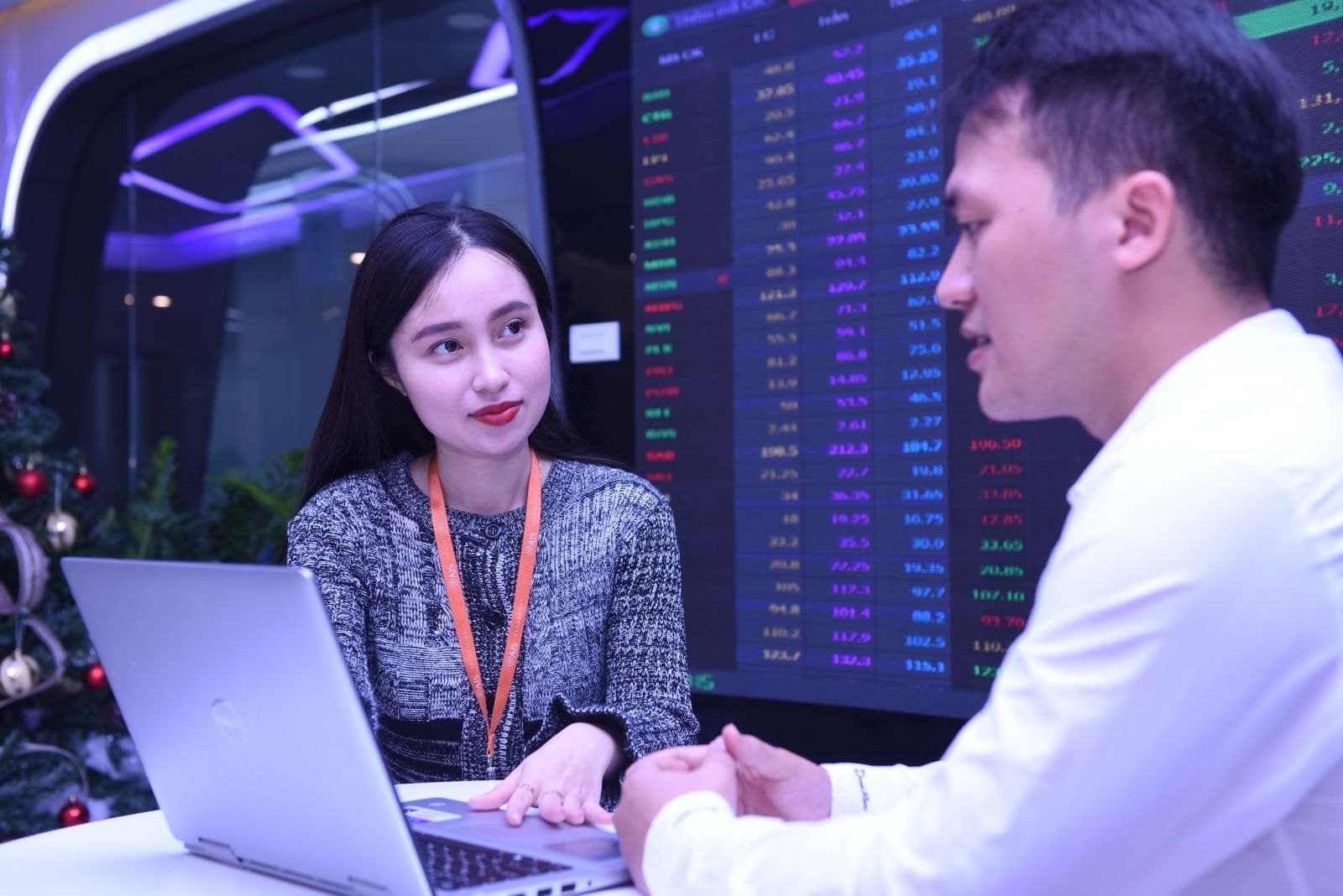 VN-Index may continue to go sideways