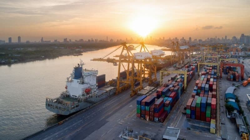 UOB: VND regains momentum from Q4/2025