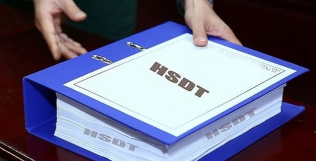 Evaluating similar contracts according to bidding document standards