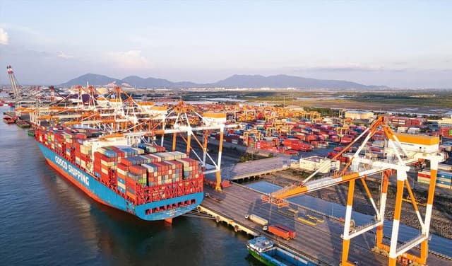 Three Vietnamese ports shortlisted among 100 busiest container ports worldwide