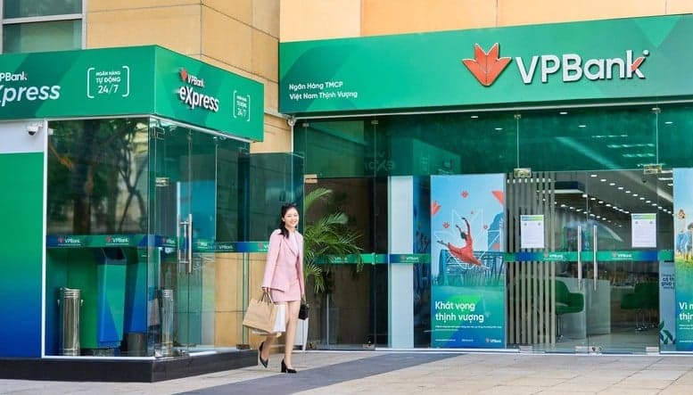 IPO information drives 2 Vietnamese bank stocks to new peaks