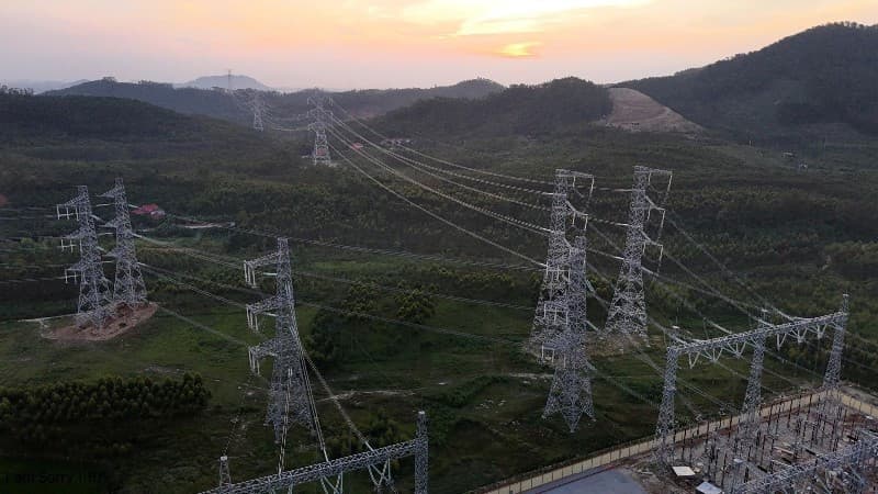 Lao Cai-Vinh Yen 500kV transmission line completed eight months ahead of schedule