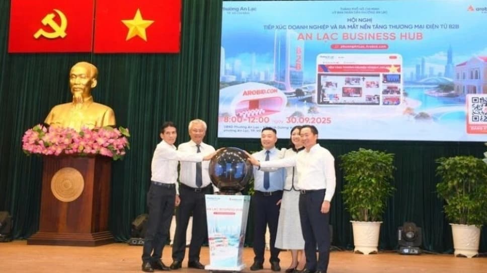 Viet Nam's first local B2B e-commerce platform launched in Ho Chi Minh City's ward