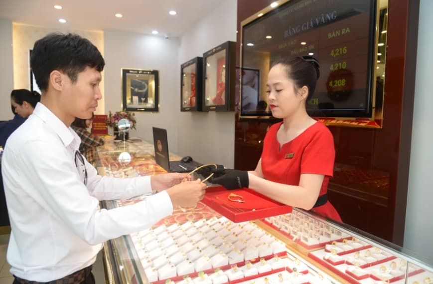 Vietnam central bank to launch three-phase gold exchange pilot