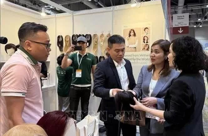 Vietnamese electronics, handicrafts draw attention at Global Sources 2025