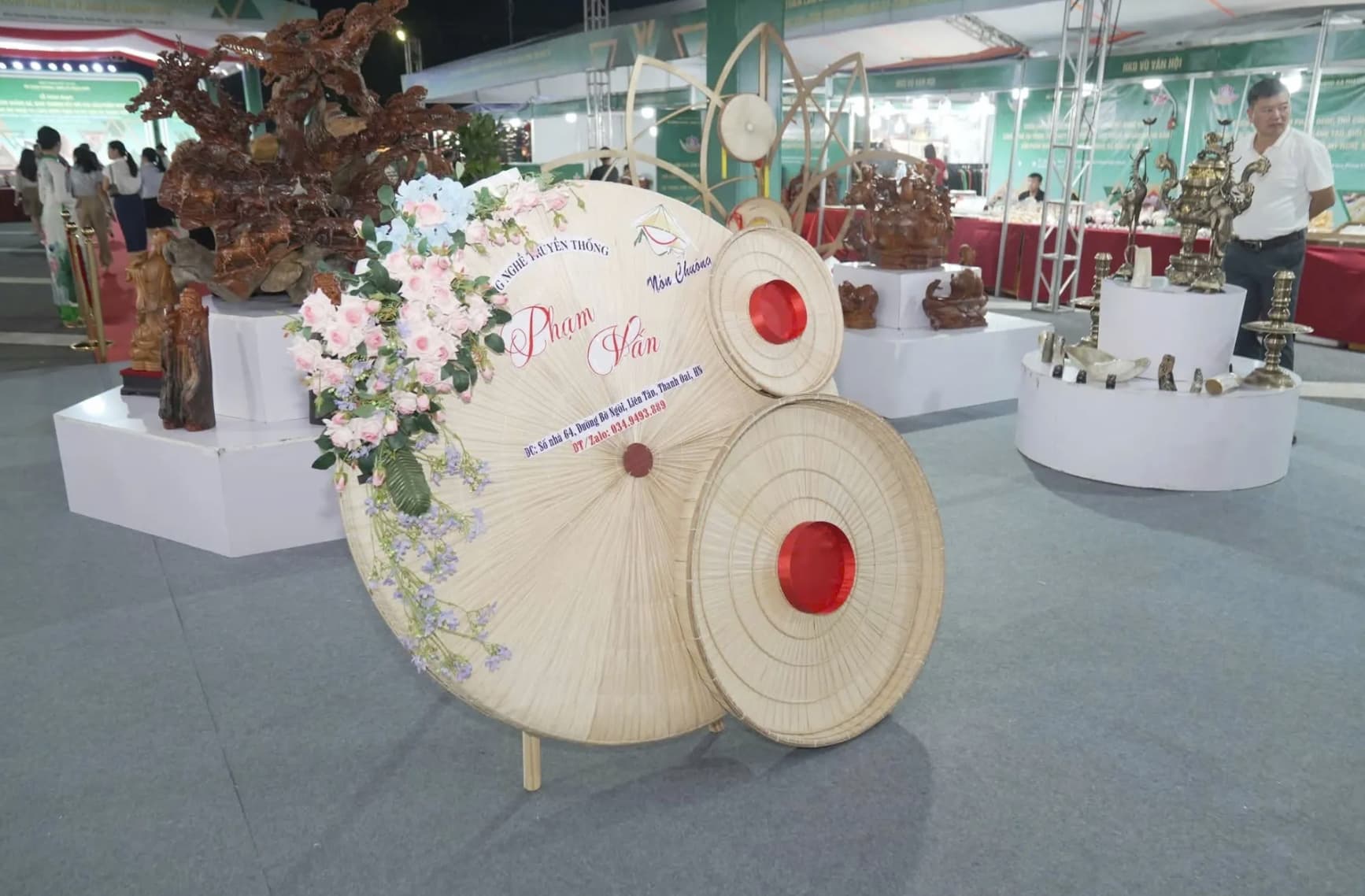 Hanoi's OCOP exhibition boosts tourism with handicraft products and craft villages