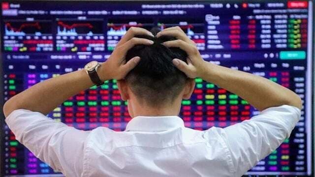 Vietnam's benchmark VN-Index records sharpest drop in 25-year history