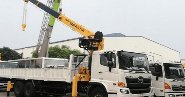 Do you need a transportation business license to rent a cargo crane?