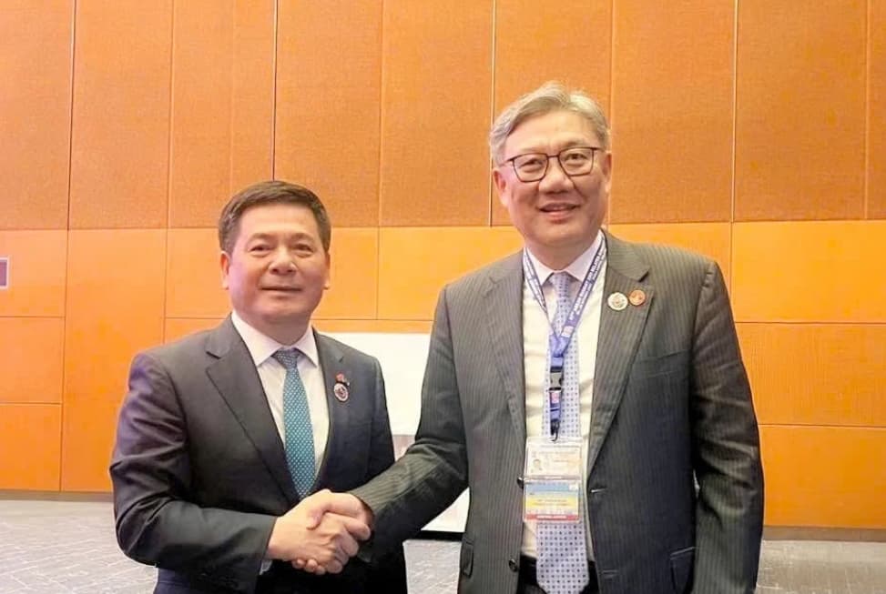 Viet Nam, China strengthen bilateral trade cooperation
