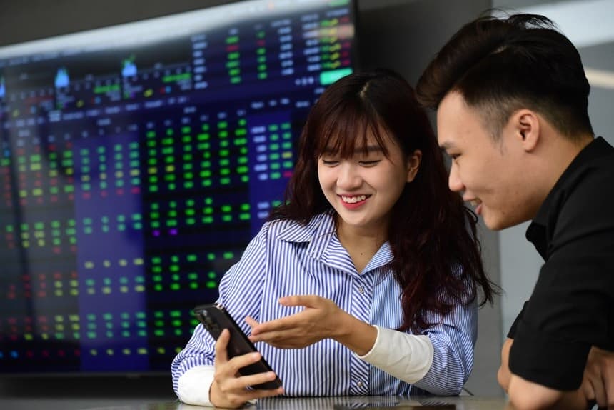 Bank stocks face cautious optimism as VN-Index eyes year-end recovery