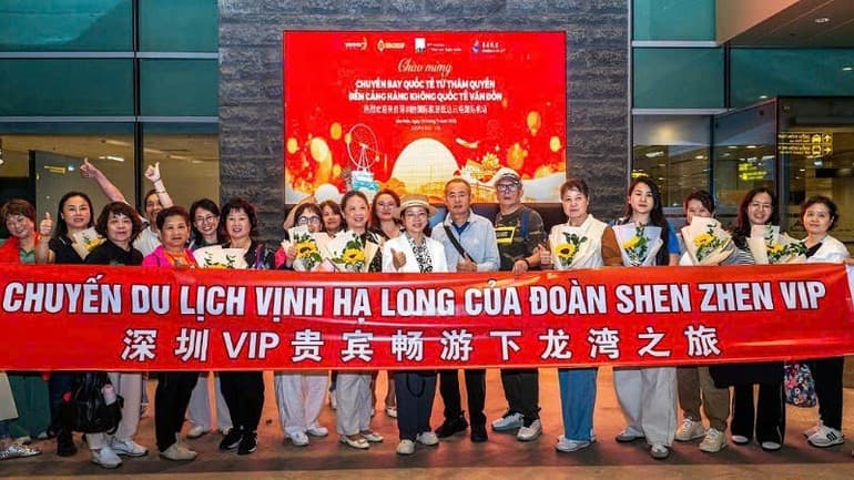 First charter flight from Shenzhen to Quang Ninh welcomed