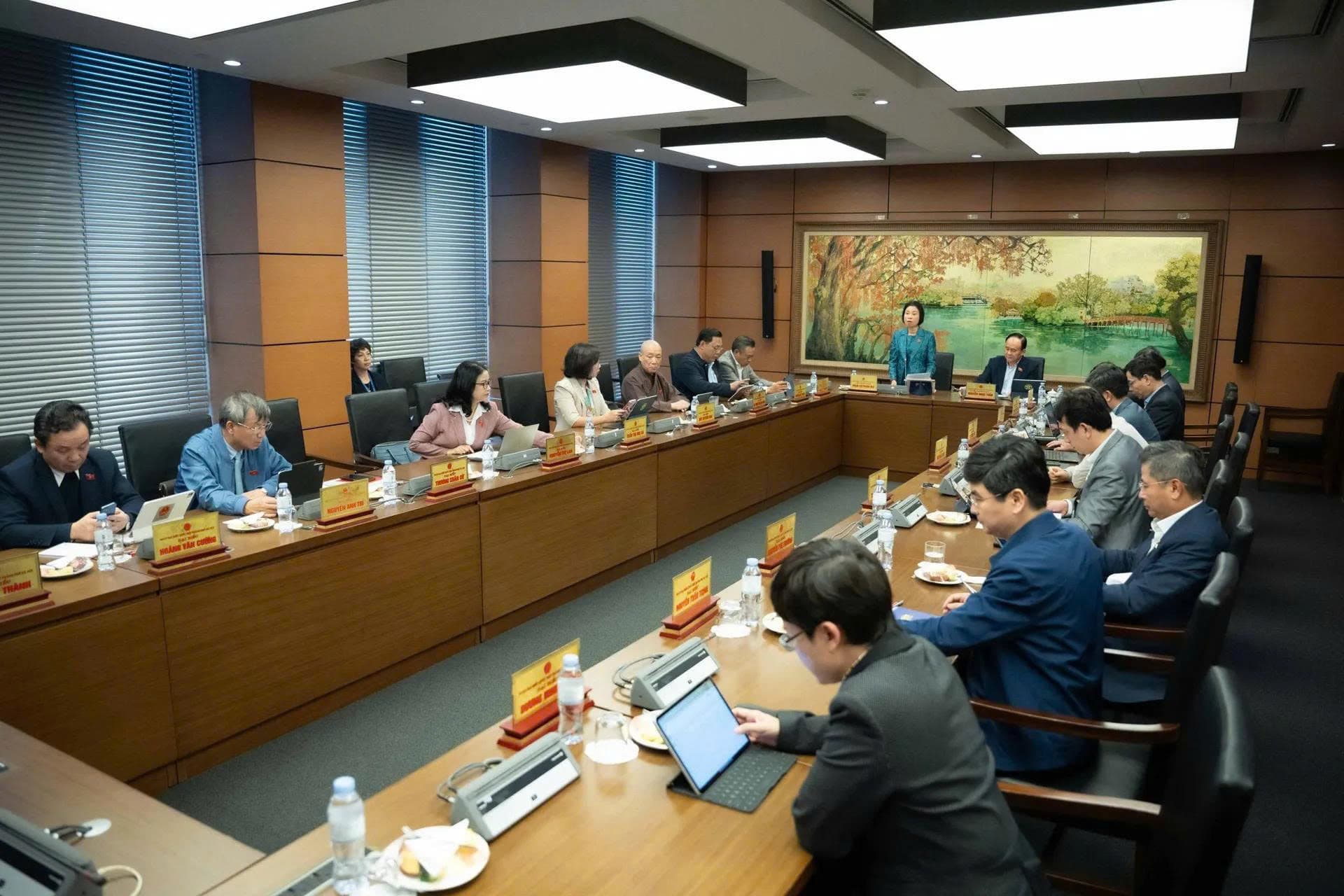 Shared liability may weigh on e-commerce platforms, Hanoi deputies warn