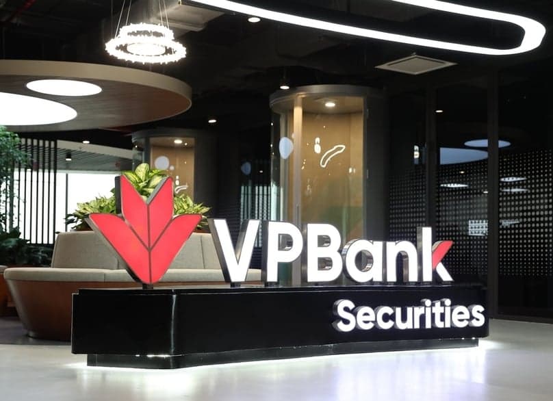 Vietnam's major broker VPBankS raises $483 mln in IPO