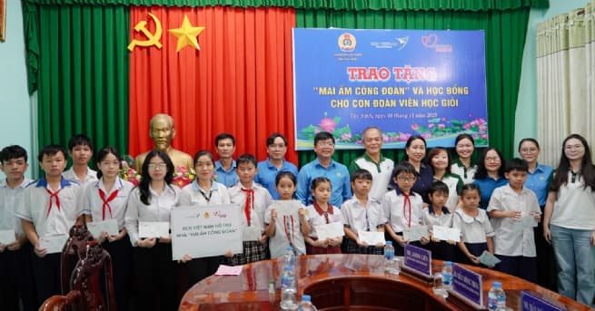 KCN Vietnam Group and Lao Dong Newspaper Launched the Community Support Initiative “KCN Vietnam - Connect for Good”