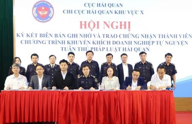 Customs, Businesses Work Together to Promote Legal Compliance