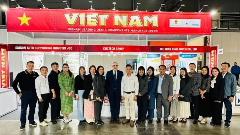 Viet Nam shines at international two-wheeler exhibition EICMA Milan 2025