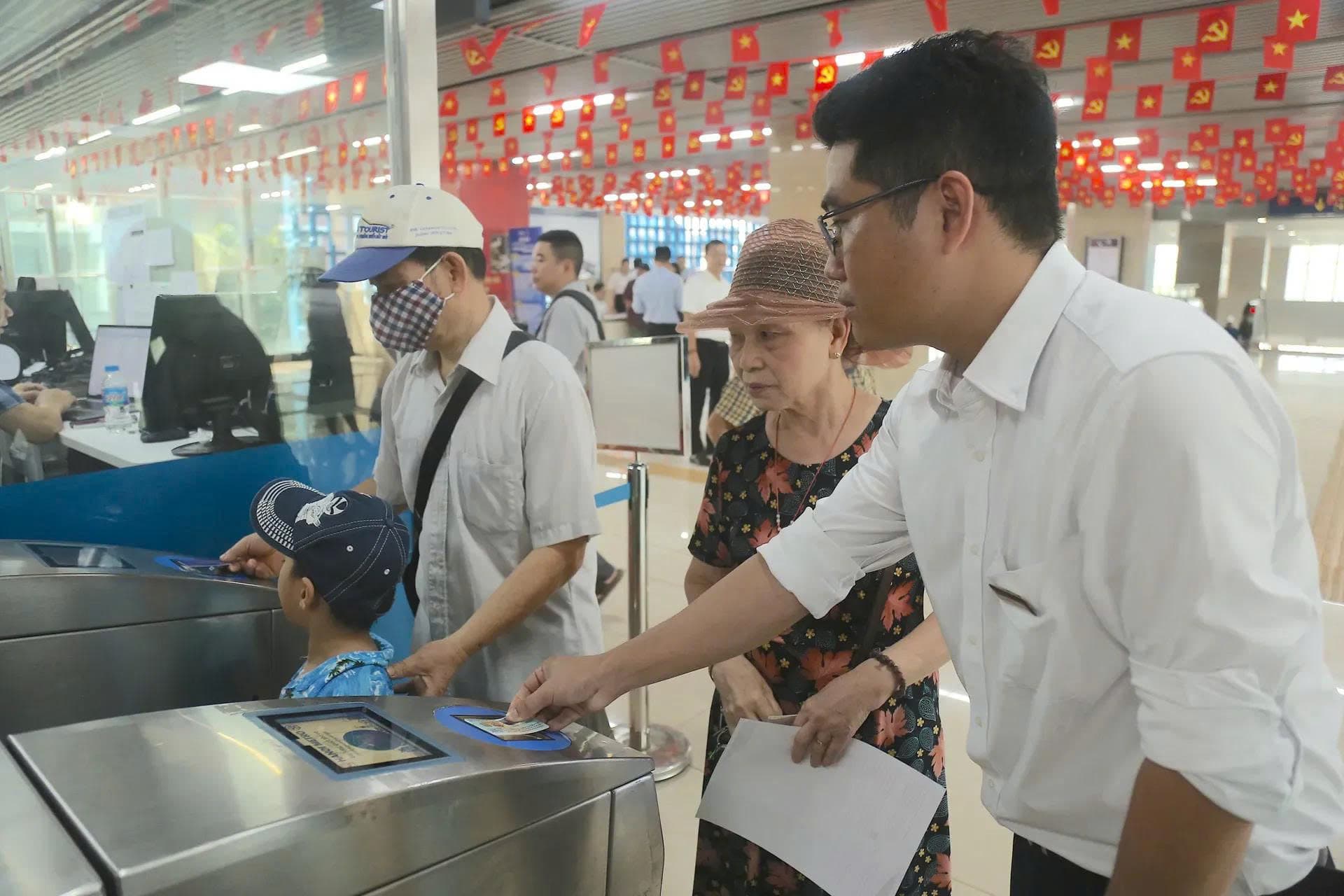Hanoi Metro displays digital ticketing technologies at major international railway exhibition