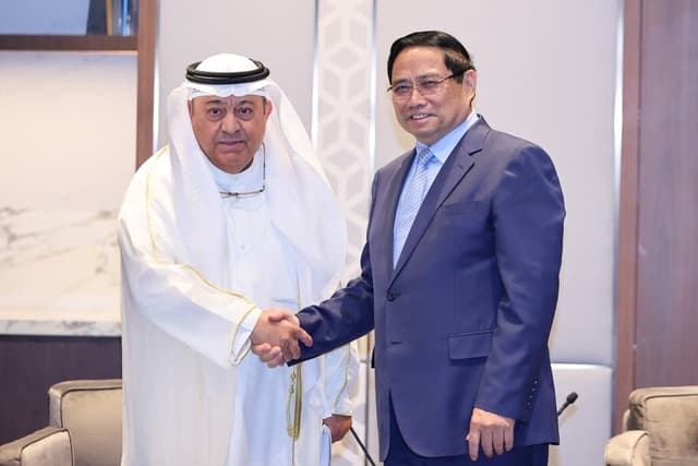 Prime Minister urges Kuwait to invest in more refinery projects in Viet Nam