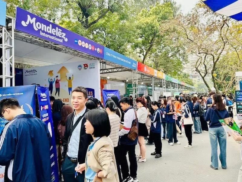 Hanoi to launch citywide job portal, open IT job fair for 2025 recruitment