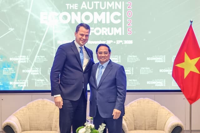 Prime Minister hosts foreign guests attending Autumn Economic Forum