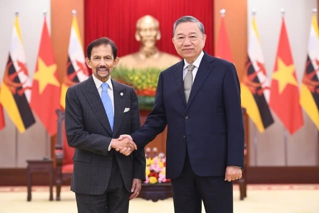 General Secretary To Lam Meets Sultan of Brunei Haji Hassanal Bolkiah
