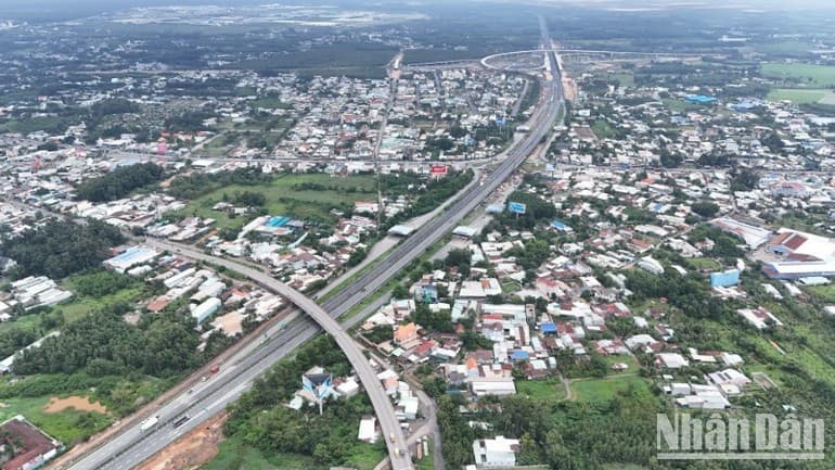 To make Dong Nai a nucleus spreading development to region and whole country