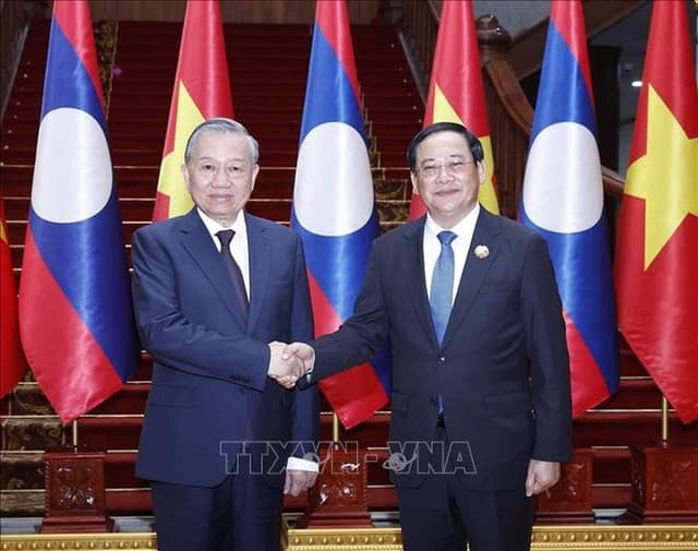 Vietnam, Laos Target US$10 Bln in Bilateral Trade