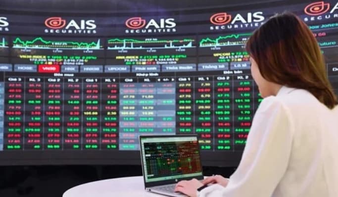 Vietnam’s benchmark VN-Index climbs above 1,700 points