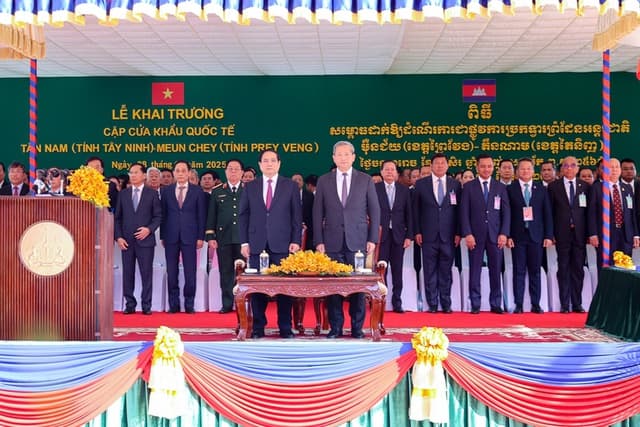 Viet Nam, Cambodia inaugurate Tan Nam-Meun Chey international border gate