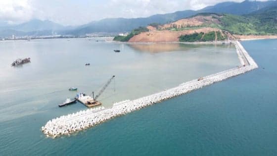 Three port majors bid for $1.8 bln Lien Chieu container terminal project