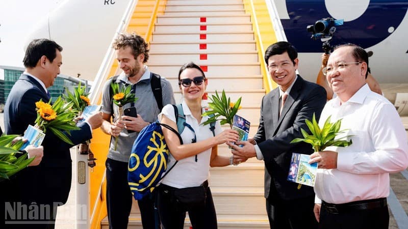 Viet Nam welcomes 20th millionth international tourist in 2025