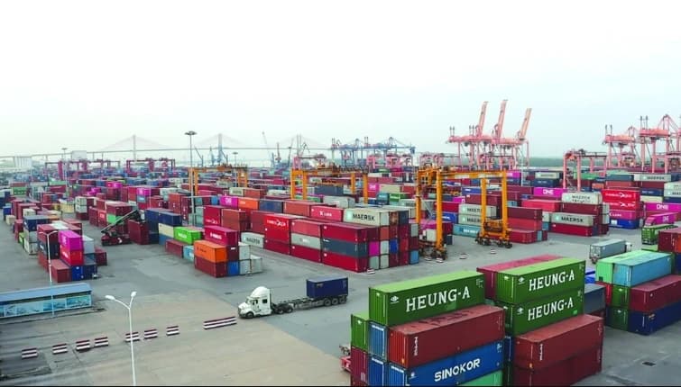 Viet Nam joins elite group of 15 largest trading countries