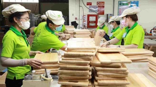 Vietnam Enters Top 15 Global Trading Economies