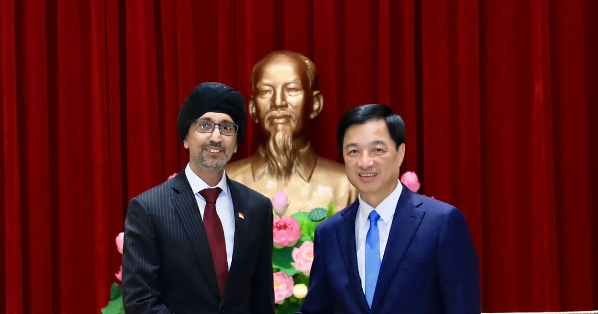 Hanoi and Singapore deepen cooperation on smart cities and strategic investment