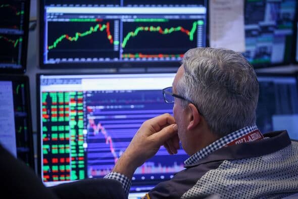 Stock Market Weekly Forecast: Seeking opportunities after the VN-Index stabilizes