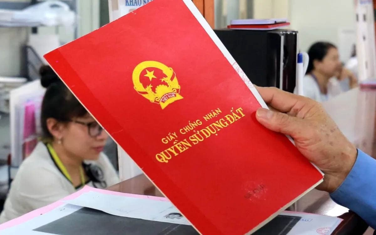 Is it necessary to change the land type when issuing a new land use certificate after the province merger?