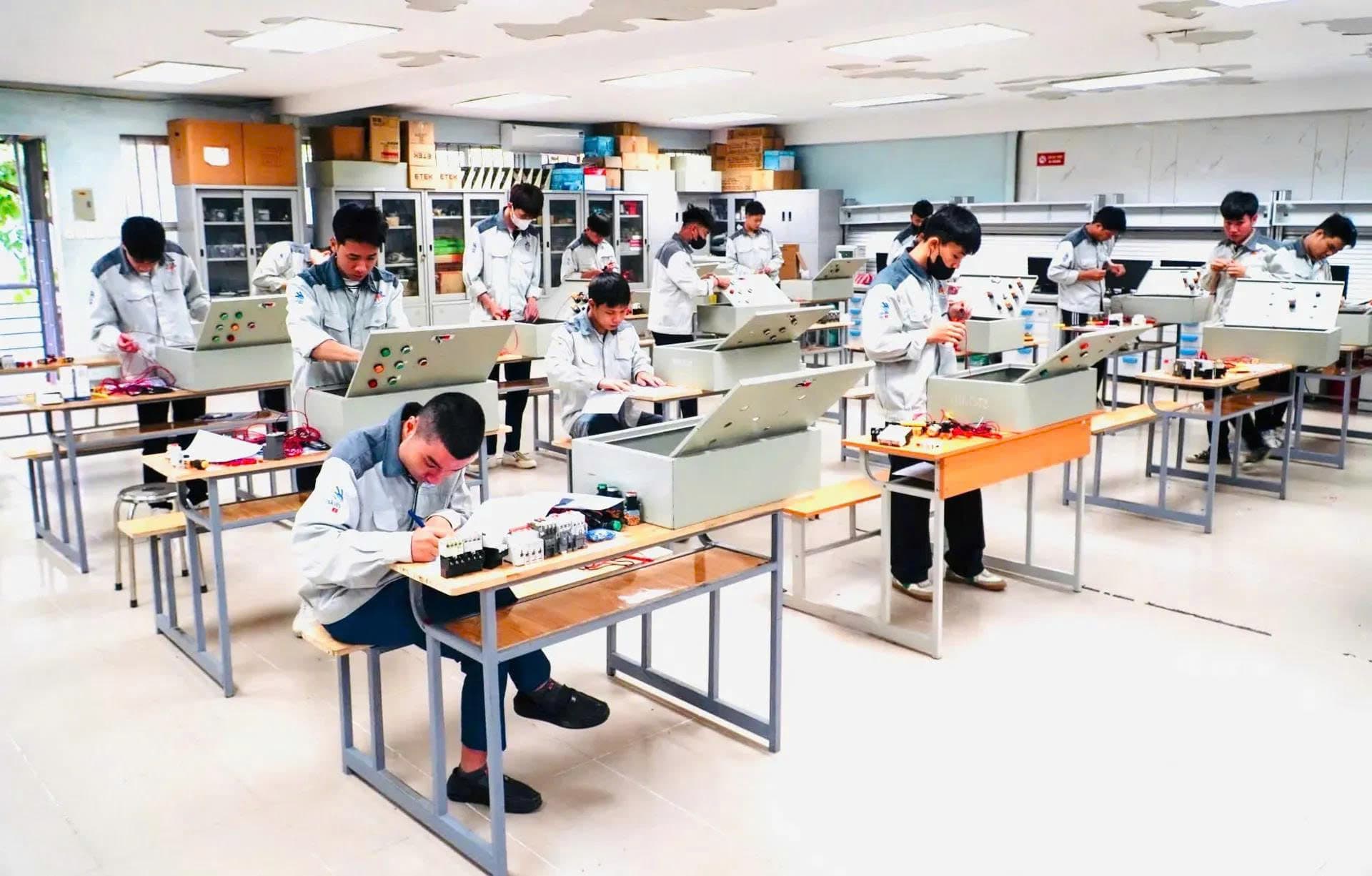 Hanoi selected as headquarters of Vietnam National Multi-Project Wafer Coordination Center