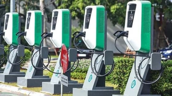 Vingroup enters carbon credit market for electric motorcycles, charging stations