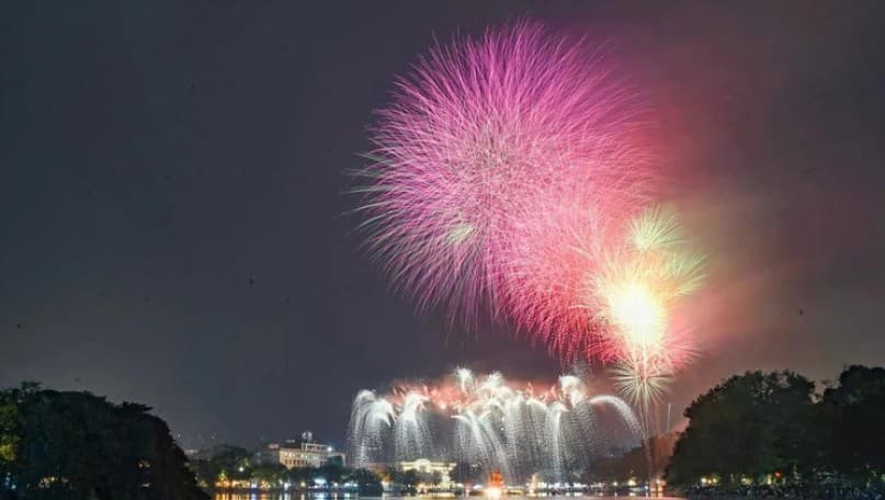 Looking up at Tet, Looking down at Tet