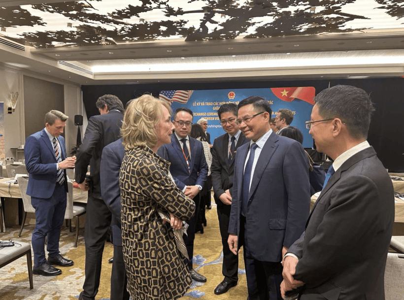 Acting Minister Le Manh Hung holds talks with US trade leaders