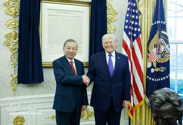 General Secretary To Lam Meets President Donald Trump at White House