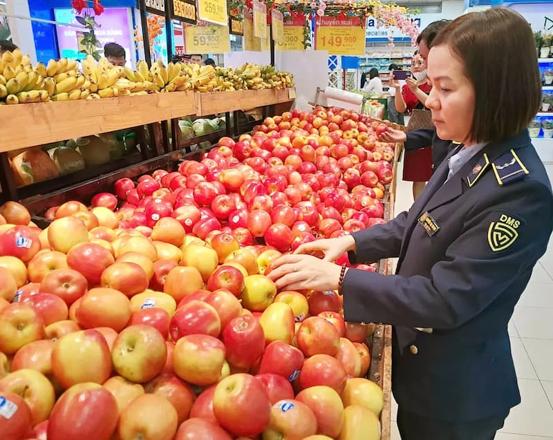 Government orders ministries to ensure stable supplies and prices ahead of Tet